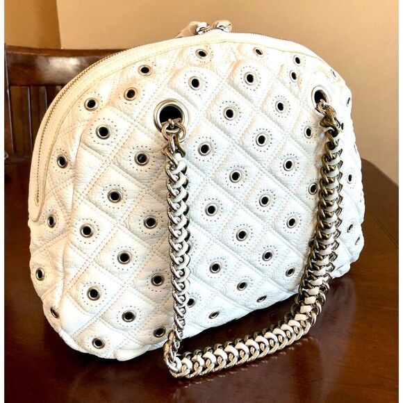 LA VICTOIRE - Quilted Faux Leather Shoulder Bag/Grommet Detail & Chain Straps ♥️ - Picture 5 of 15